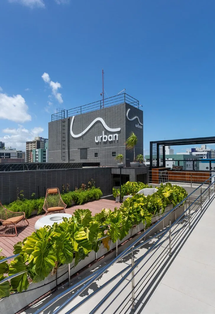 Rooftop do Urban 750 com a marca em destaque
