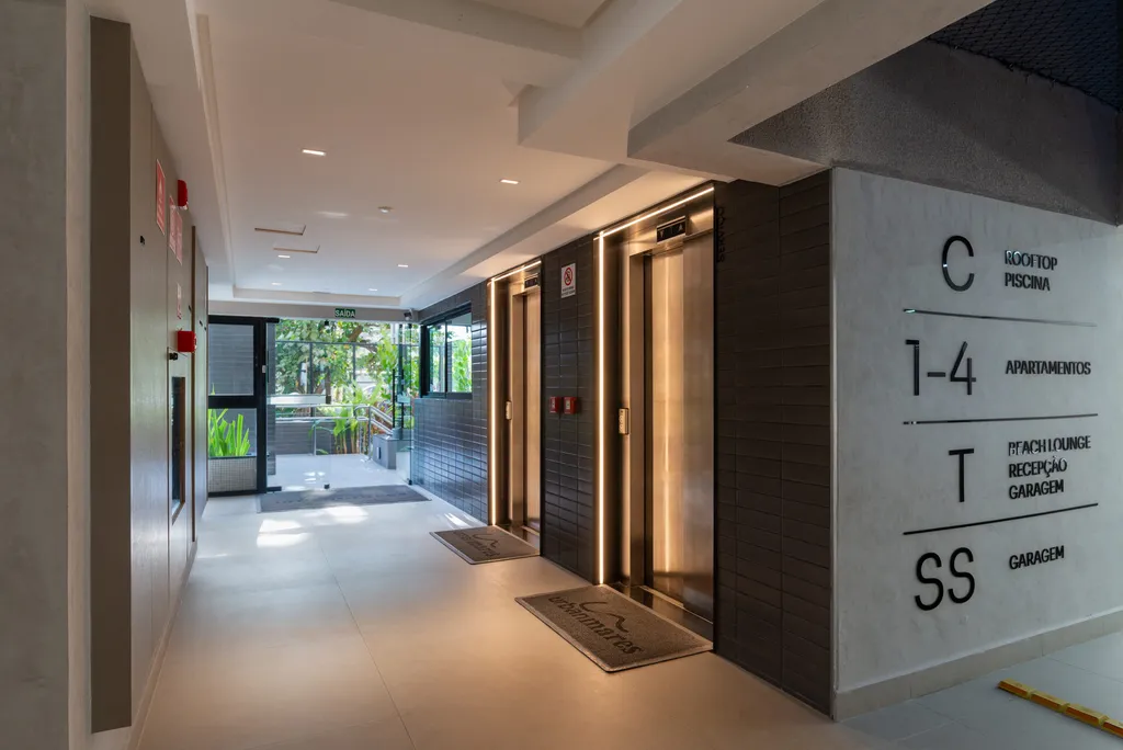 Hall dos elevadores do Urban Mares